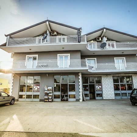 Ninkovic Hotell Trebinje Exteriör bild