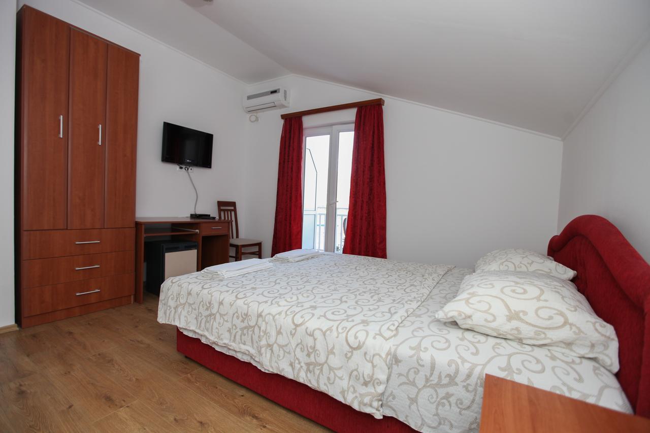 Ninkovic Hotell Trebinje Exteriör bild