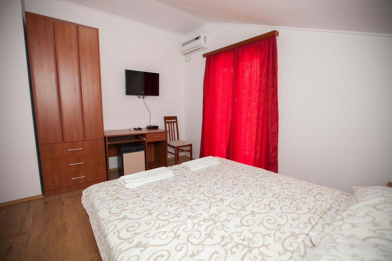 Ninkovic Hotell Trebinje Exteriör bild