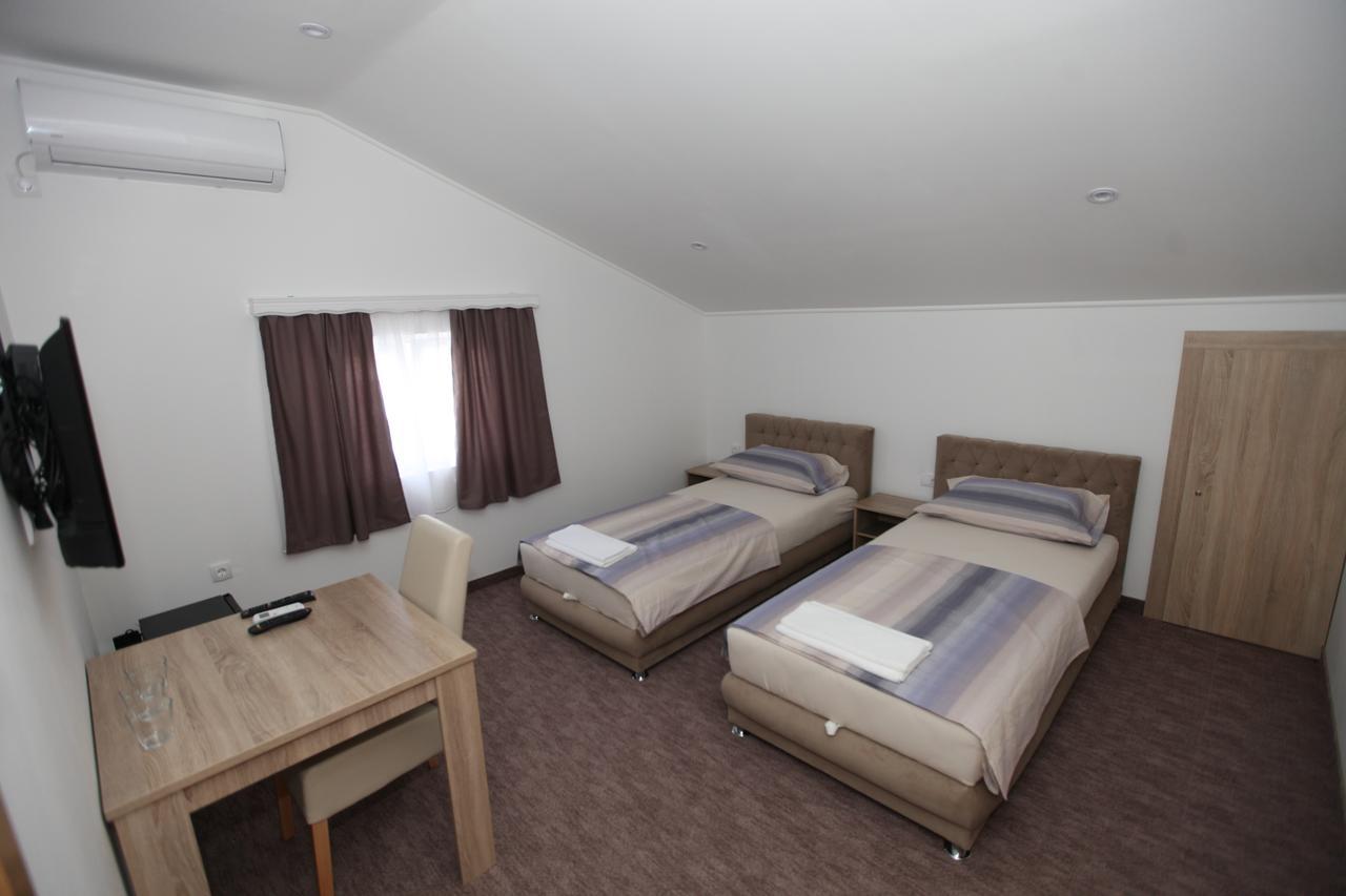 Ninkovic Hotell Trebinje Exteriör bild